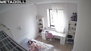 Curvy chick was bored - so she plays with her pussy for total fun