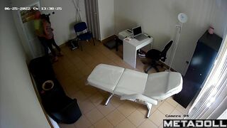Wife comes to her husband at his work (but they couldn't hold passion)