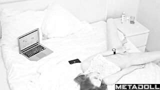 Girl with perfectly shaved pussy decided to have sexy fun all by herself