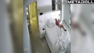 Milf having fun with a vibrator before her husband appearance