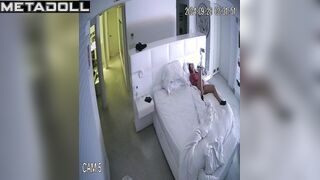 Milf having fun with a vibrator before her husband appearance