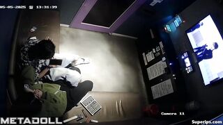 Blowjob in the karaoke club - asian teens having fun