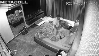 A cunning husband sneaked up behind his wife while she was watching TikTok