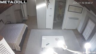 Her body is awesome, look now (home hidden camera)