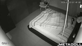 Bearded boyfriend fucked her so hot under the blanket