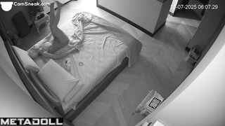 Naked babe likes to masturbate and not rush anywhere