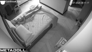 Naked babe likes to masturbate and not rush anywhere