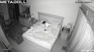 Husband is crazy about his fat Arab wife's huge ass