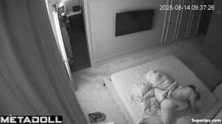 Lady with small tits got mind-blowing orgasm / spy cam