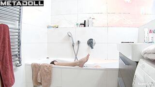 Babe taking a bath with a vibrator with great pleasure