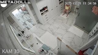 Hidden camera video in the toilet of a fat blonde milf