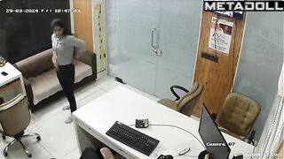 Look, boss fucking his secretary live / hidden camera