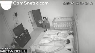 The idea of ​​being watched excites these parents, hidden camera