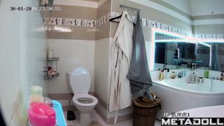 Different girls peeing and taking bathroom by turns