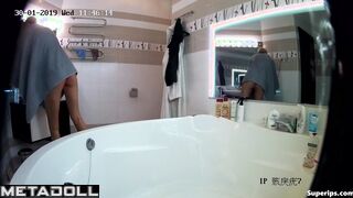 Different girls peeing and taking bathroom by turns