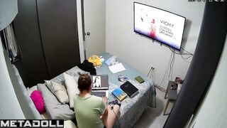 Strangers watched her until they got tired of it - spy cam