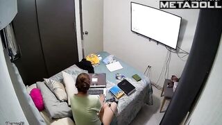 Strangers watched her until they got tired of it - spy cam