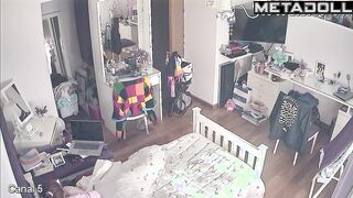 Redhead wants to lie in bed with her phone all day