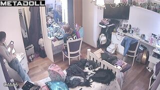 Skinny and chubby babe chatting with each other, look
