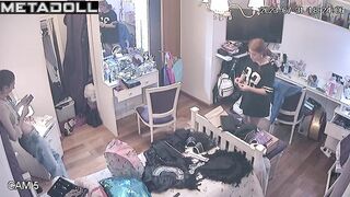 Skinny and chubby babe chatting with each other, look