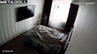 Naked milf went to bed to sleep, look / hidden cam