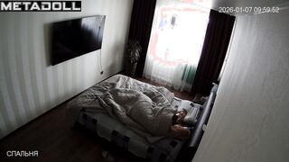 Naked milf went to bed to sleep, look / hidden cam