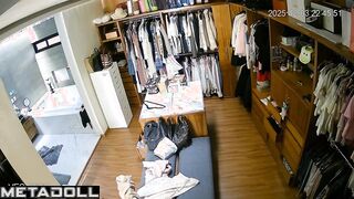 Brunette likes to look at her naked body in the dressing room