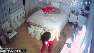 A hidden admirer is secretly spying on her, solo tape