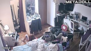 Redhead babe sat on the floor and started to masturbate