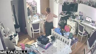 Redhead babe's trying to figure out who's following her
