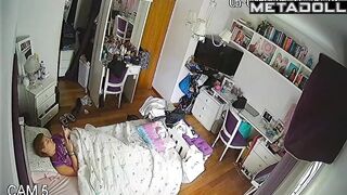 Chubby babe was in a hurry and forgot to make the bed