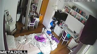 Chubby babe was in a hurry and forgot to make the bed