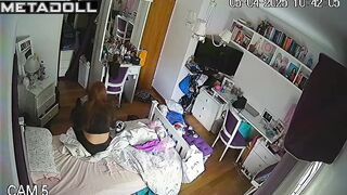 Chubby babe was in a hurry and forgot to make the bed