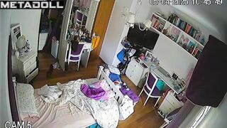 Chubby babe was in a hurry and forgot to make the bed
