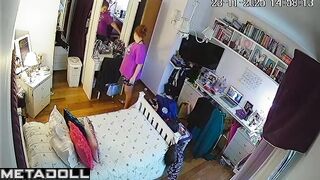 She looked closely at her chubby body - solo video