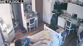 She likes to do nothing on weekends, home solo video