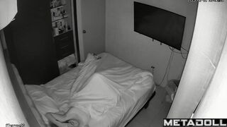 Naked lady loves to feel him inside her - bedroom video