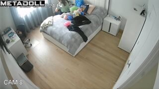 She spent five minutes masturbating / home solo video