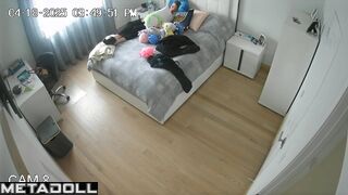She spent five minutes masturbating / home solo video