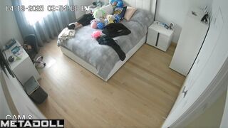She spent five minutes masturbating / home solo video