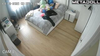 She spent five minutes masturbating / home solo video