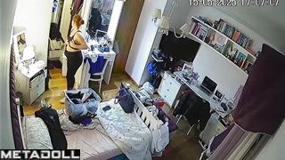 Babe dressing but doesn't know she's being watched