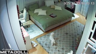 She examined her pussy in every detail (with a mirror), solo video