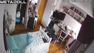 Redhead babe has sexy body and she knows it, solo video