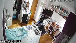Redhead babe has sexy body and she knows it, solo video