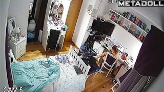 Redhead babe has sexy body and she knows it, solo video