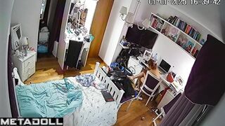 Redhead babe has sexy body and she knows it, solo video