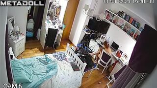 Redhead babe has sexy body and she knows it, solo video