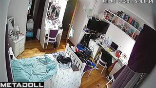 Redhead babe has sexy body and she knows it, solo video