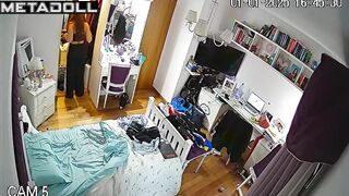 Redhead babe has sexy body and she knows it, solo video